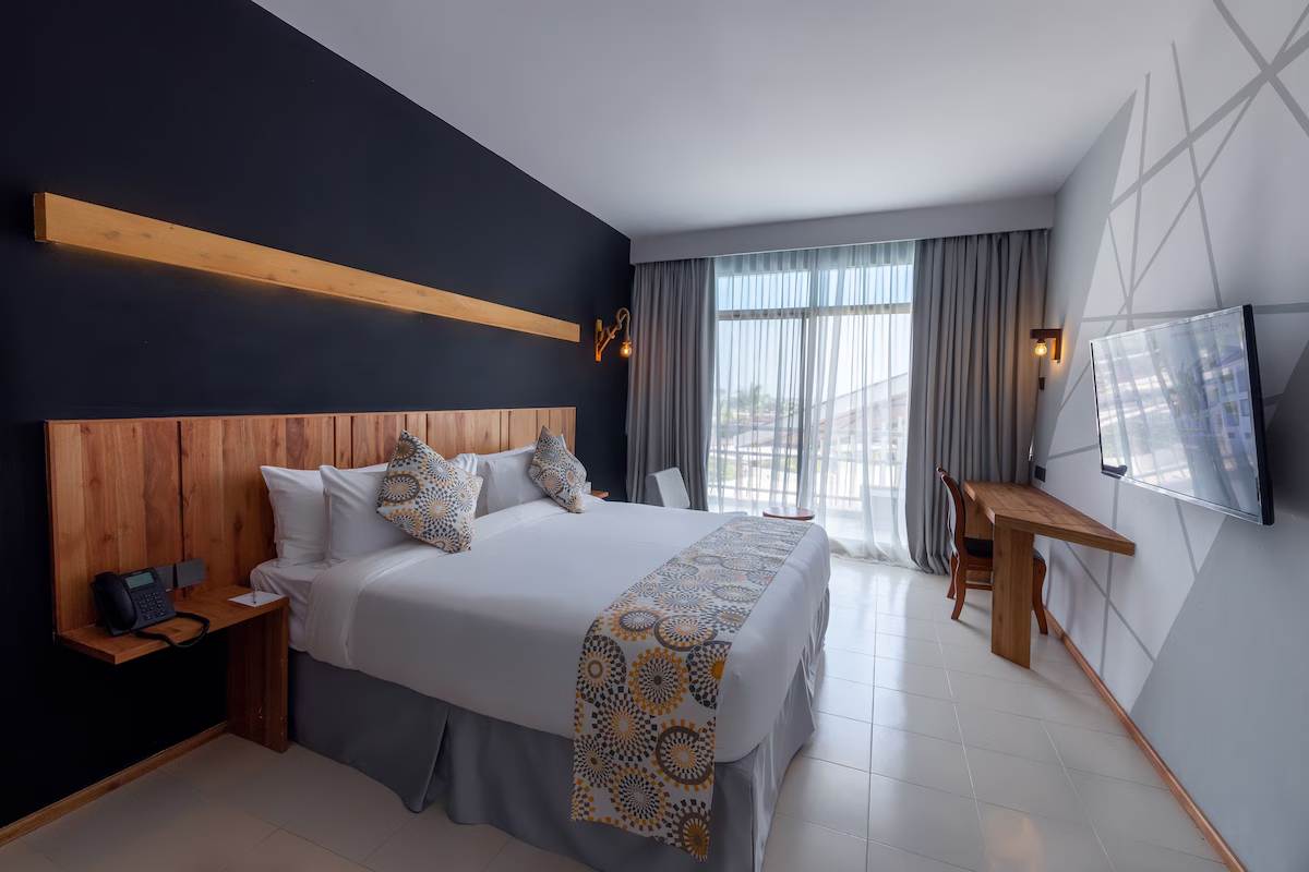 Giraffe Ocean View Hotel image #5