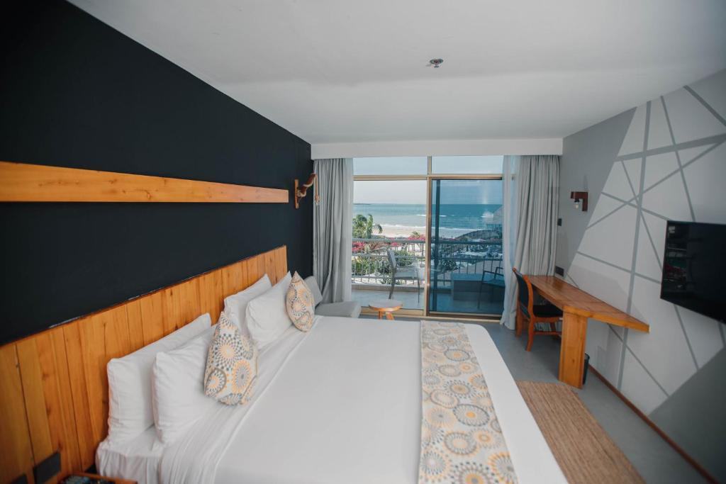 Giraffe Ocean View Hotel image #2