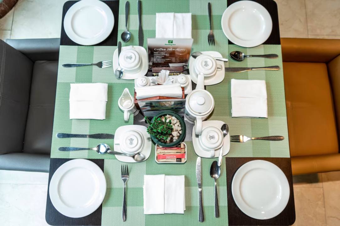 Holiday Inn image #10