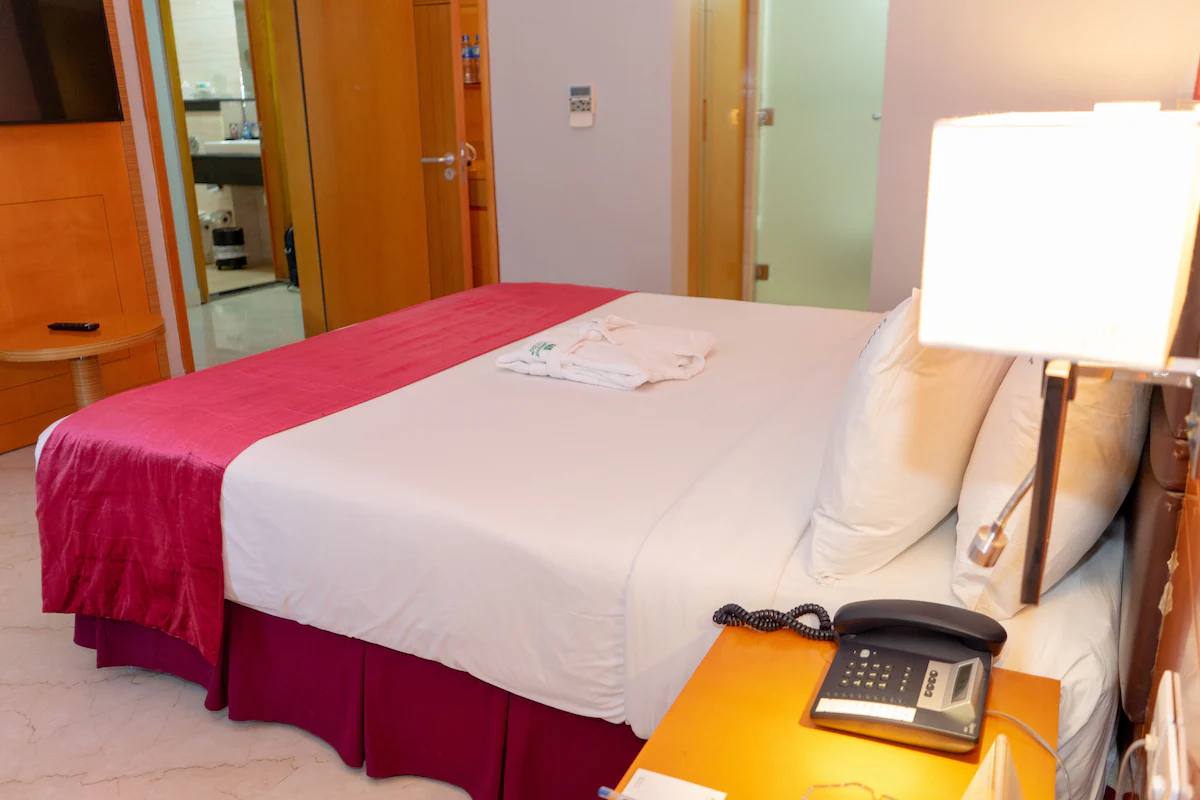 Holiday Inn image #13