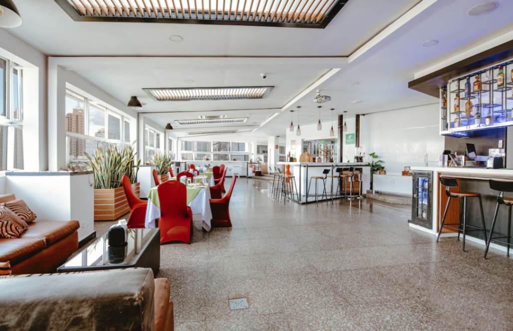 Holiday Inn image #18