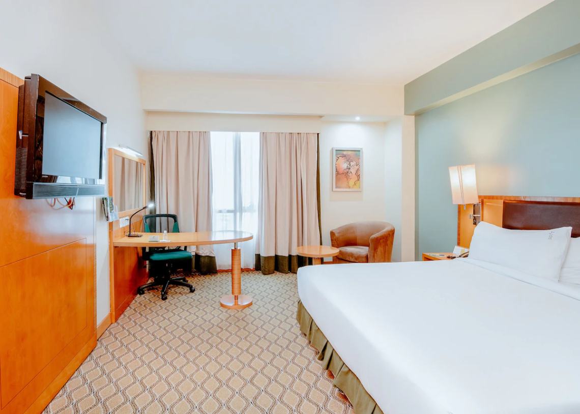 Holiday Inn image #12