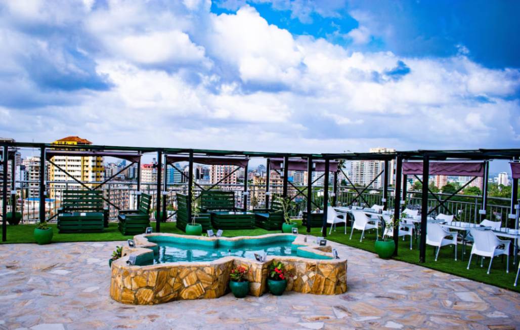 Holiday Inn image #11