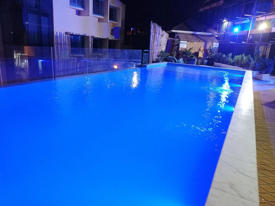 Holiday Inn image #4